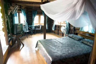 Superior Queen — Sunflower Boathouse